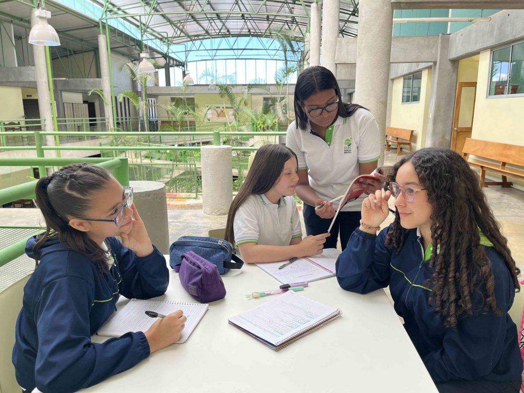 Estudiantes del CTP Surí