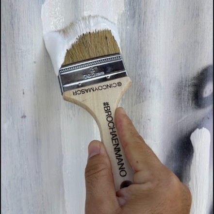 #BrochaEnMano cumple un año y pinta su primer mural